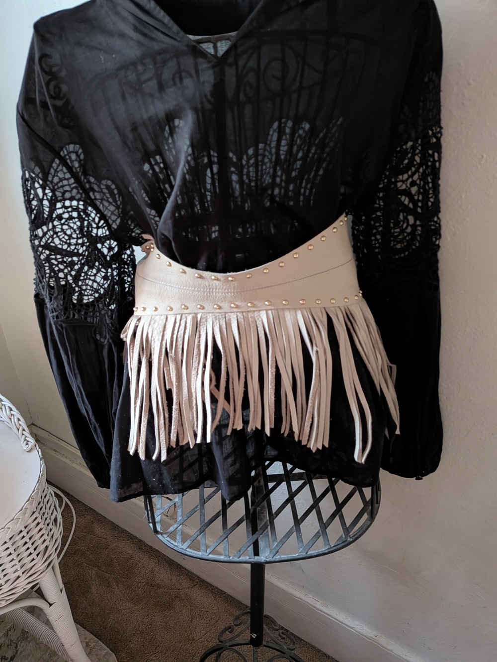 NWT! B-Low the Belt Beige Fringed Wide Waist Belt with Gold Buckle - Picture 3 of 10